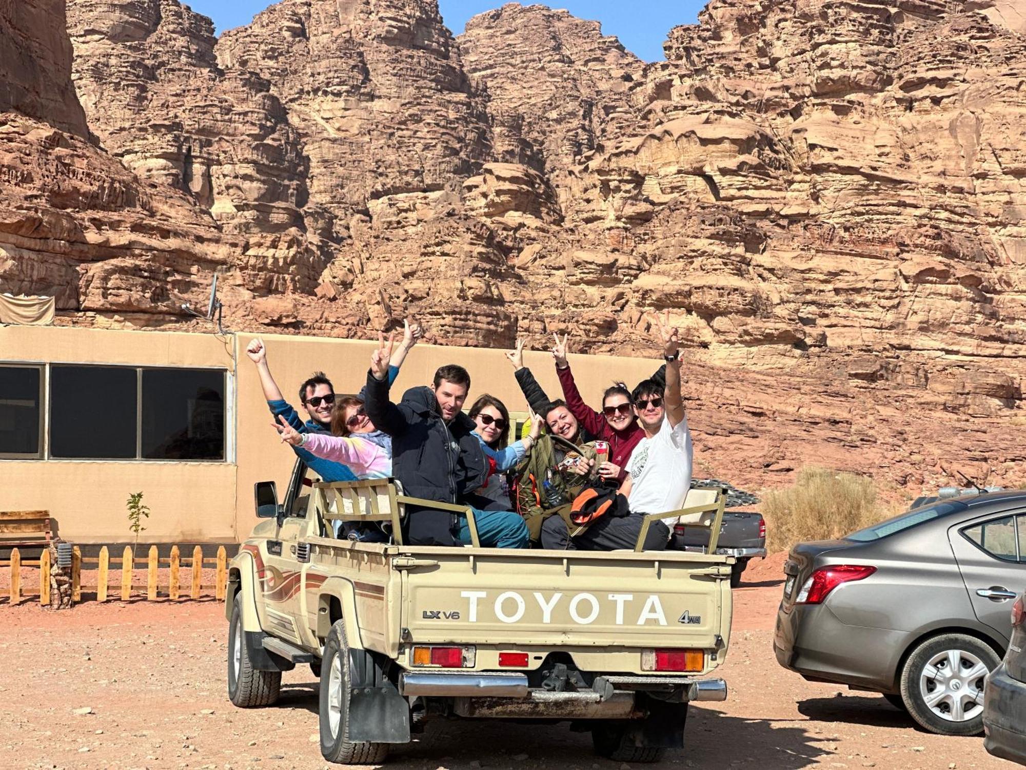 Wadi Rum Sunset Camp Exteriör bild